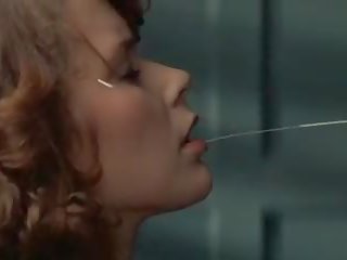 Emmanuelle 1975: 무료 브루 넷의 사람 성인 비디오 비디오 ae