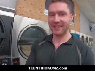 Аматьори черни тийн thickum прецака от бял момче непознат в laundromat