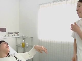 日本語 女同志 挑釁 隨地吐痰 按摩 診所 subtitled