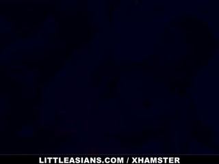 Littleasians - азіатська матуся і підліток мати a трійця.