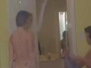 Три млад момичета еротичен филм с крадец с взлом