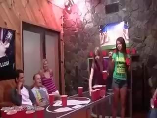 Коледж груповуха ххх кліп на в вечірка