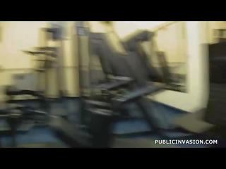 귀여운 감독자 젊은 여성