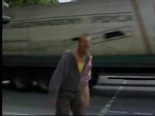 Jemagat öňünde blow extracting and fuck on the streets