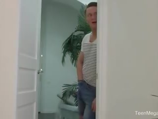 Два молодий дівчинки в ліжко заміна сідниці для анал секс.