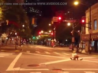 어릿 광대 도착 물건으로 흡입 에 중간 의 그만큼 거리