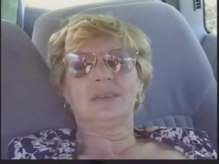 Блондинки бабичка patrica получава прецака в на обратно седалка