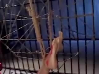 Smashing восък за мръсен азиатки блудница като тя въвежда завързан нагоре