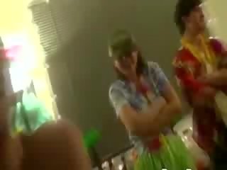 Похотлив кукли имам а обща спалня стая възрастен клипс парти