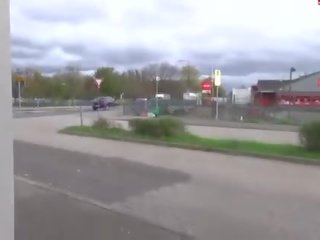 Lena-loch - публичен - духане съм bahnsteig унд празнене