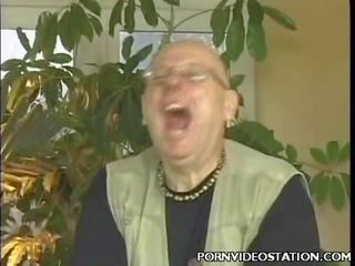 Breasty для дорослих відео зірка дражнити