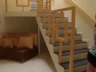 Грудаста білявка підліток отримує заповнений з теплий сперма